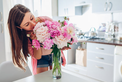 7 WAYS TO ADD A TOUCH OF STYLE TO YOUR HOME WITH FLOWERS